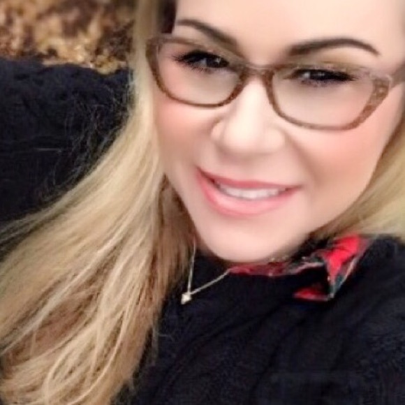 Meet your Posher, Sharon - Picture 1 of 1